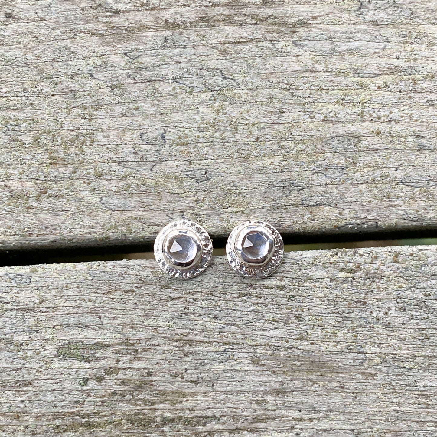 DAINTY BARNACLE POST EARRINGS