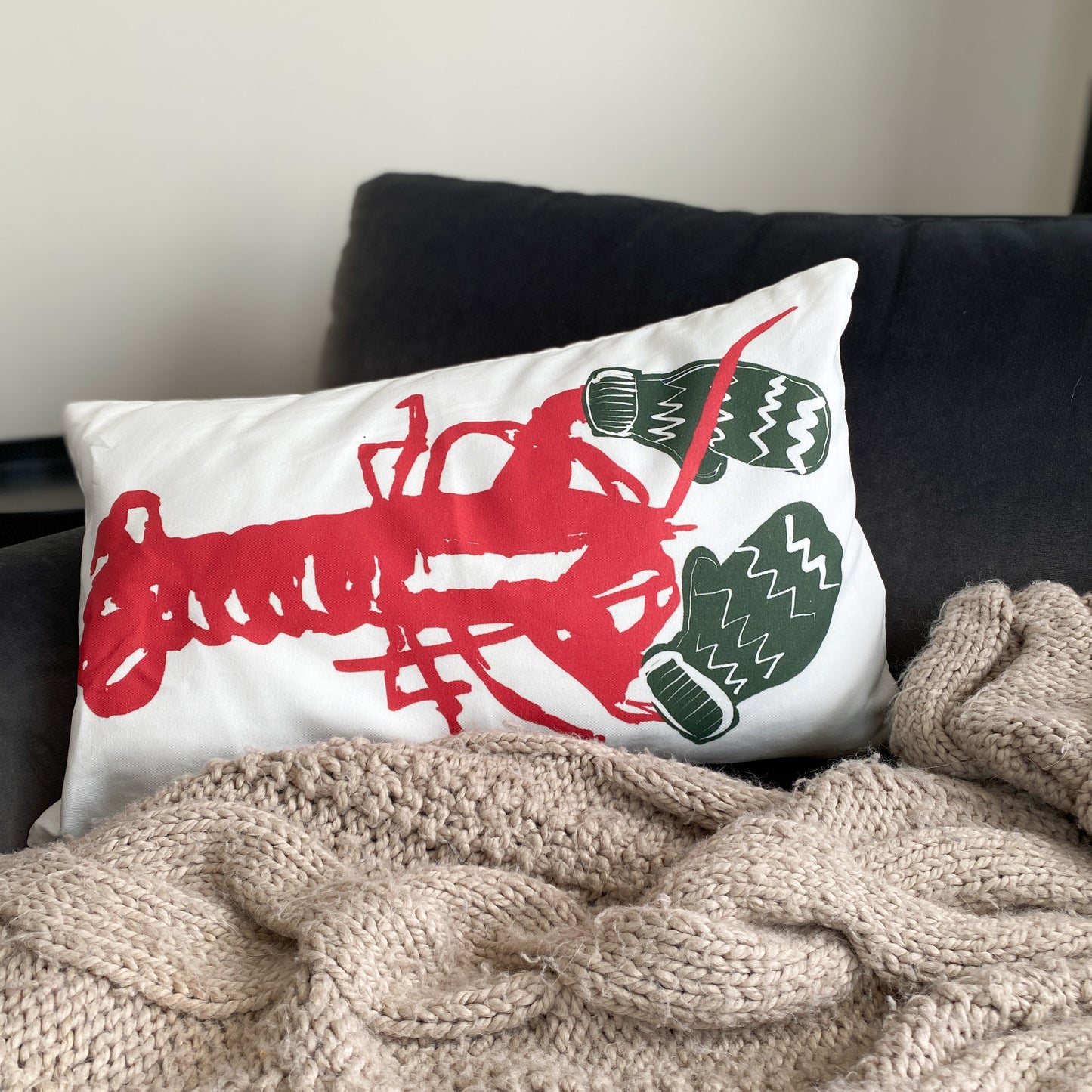 LOBSTER WITIH MITTENS - PILLOW