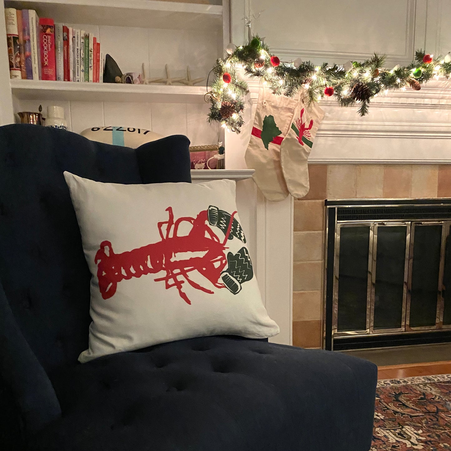 LOBSTER WITIH MITTENS - PILLOW