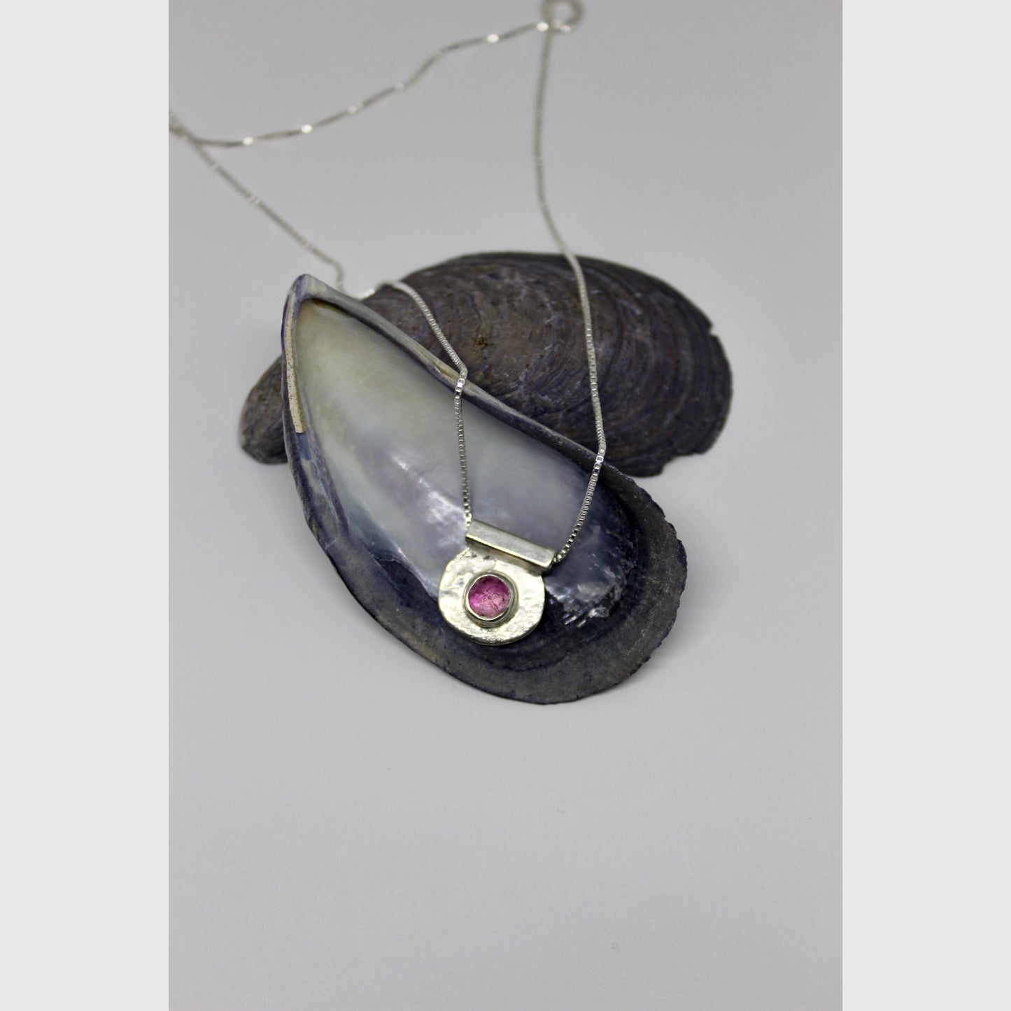 CLAMSHELL TOURMALINE NECKLACE