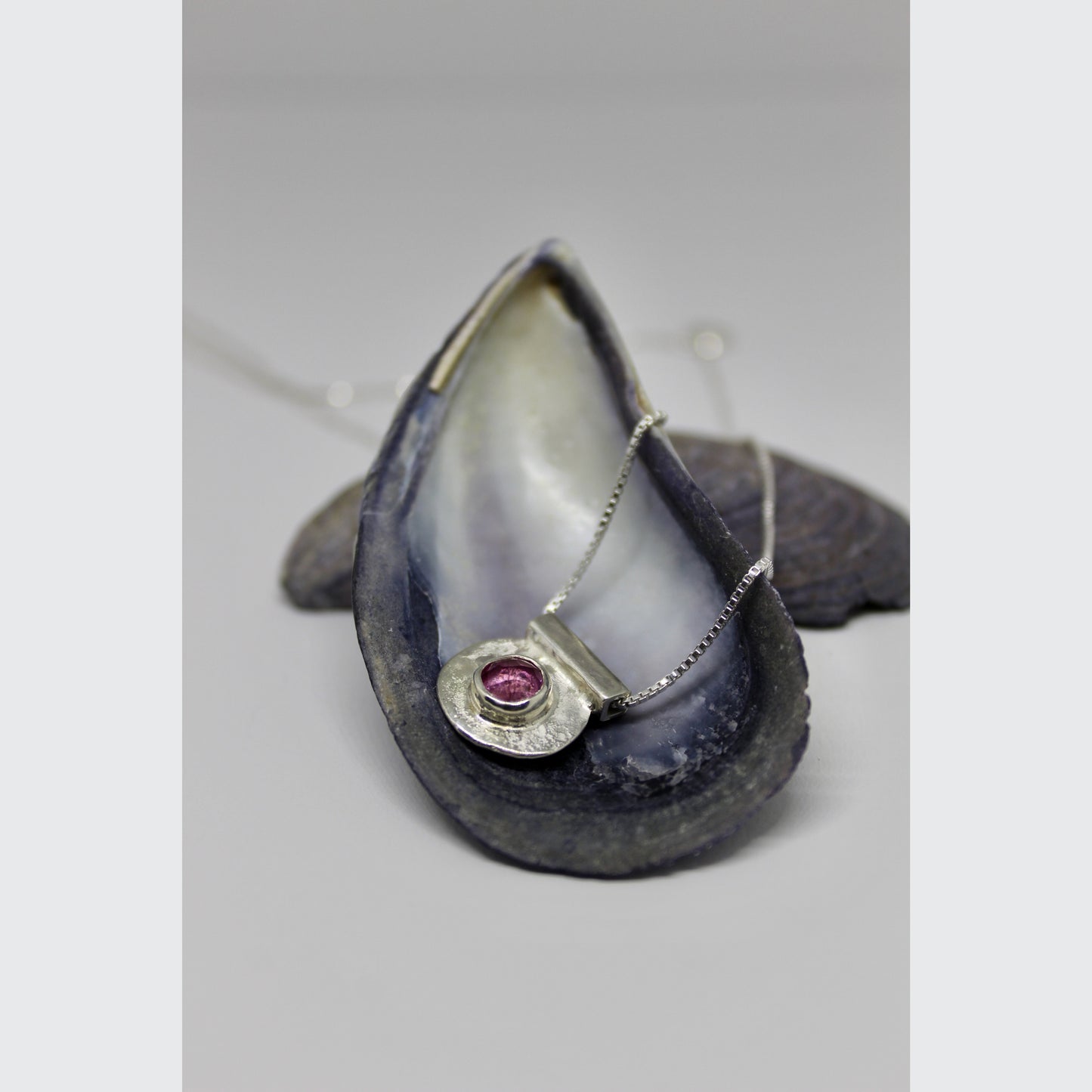 CLAMSHELL TOURMALINE NECKLACE